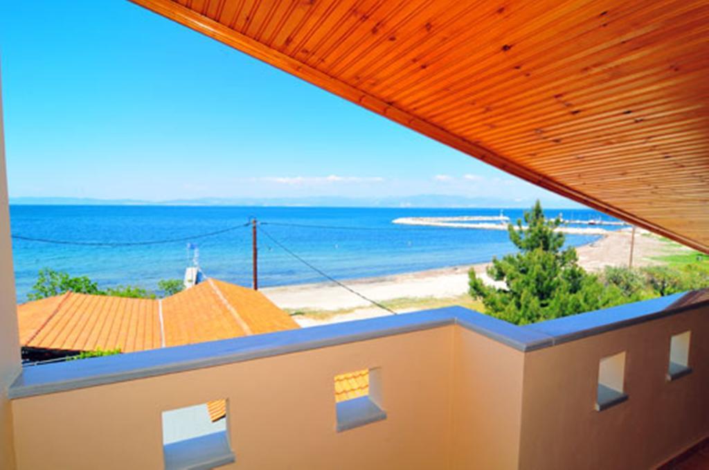 Sikoudis Gorgona Beach Skala Rachoni  ภายนอก รูปภาพ